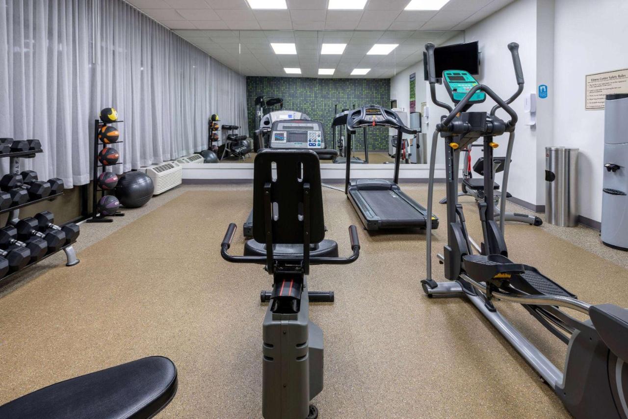 Baymont By Wyndham White Plains - Elmsford Ξενοδοχείο Εξωτερικό φωτογραφία