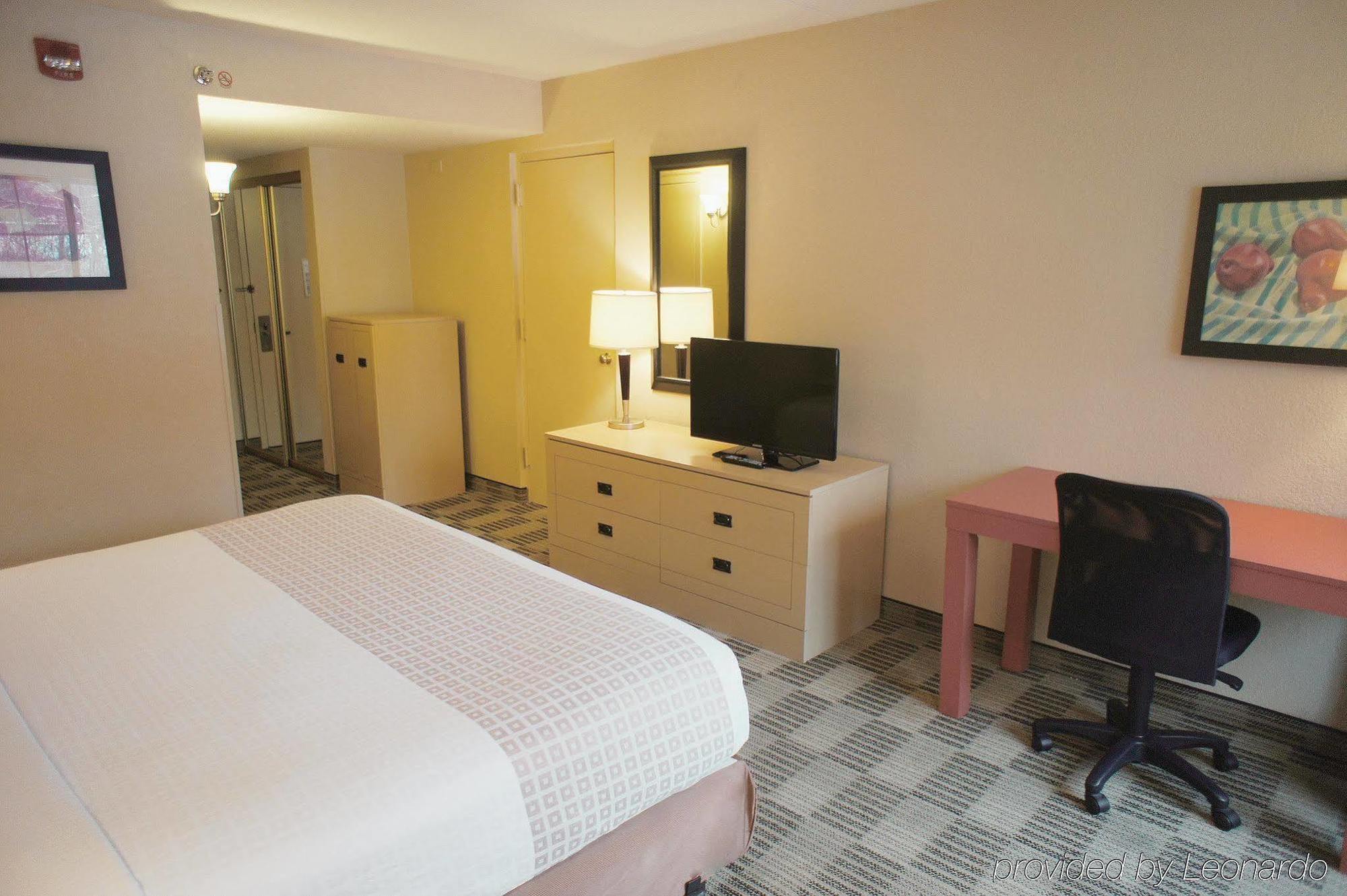 Baymont By Wyndham White Plains - Elmsford Ξενοδοχείο Εξωτερικό φωτογραφία
