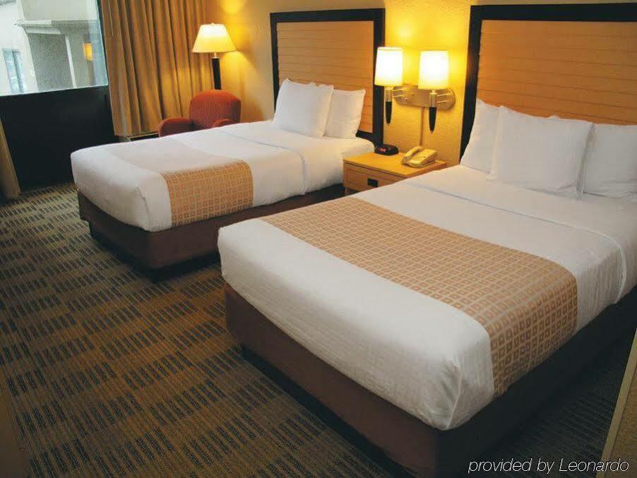 Baymont By Wyndham White Plains - Elmsford Ξενοδοχείο Εξωτερικό φωτογραφία